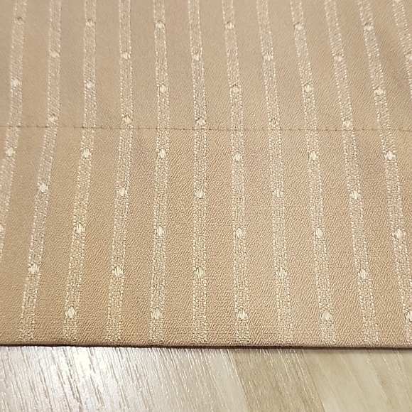 2 Pretty curtain panels - Picture 3 of 3